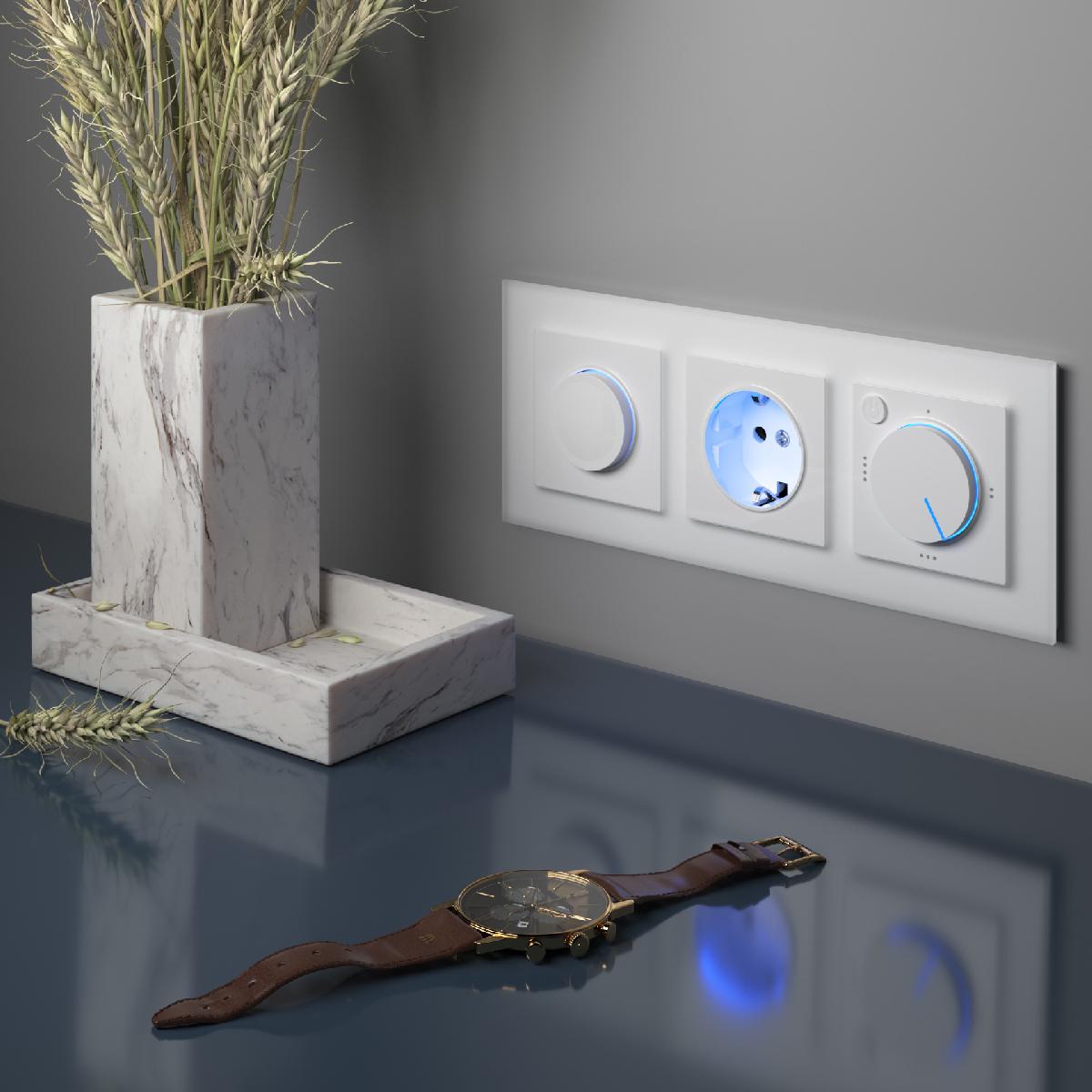 Рамка из стекла на 3 поста Favorit белый матовый W0031105