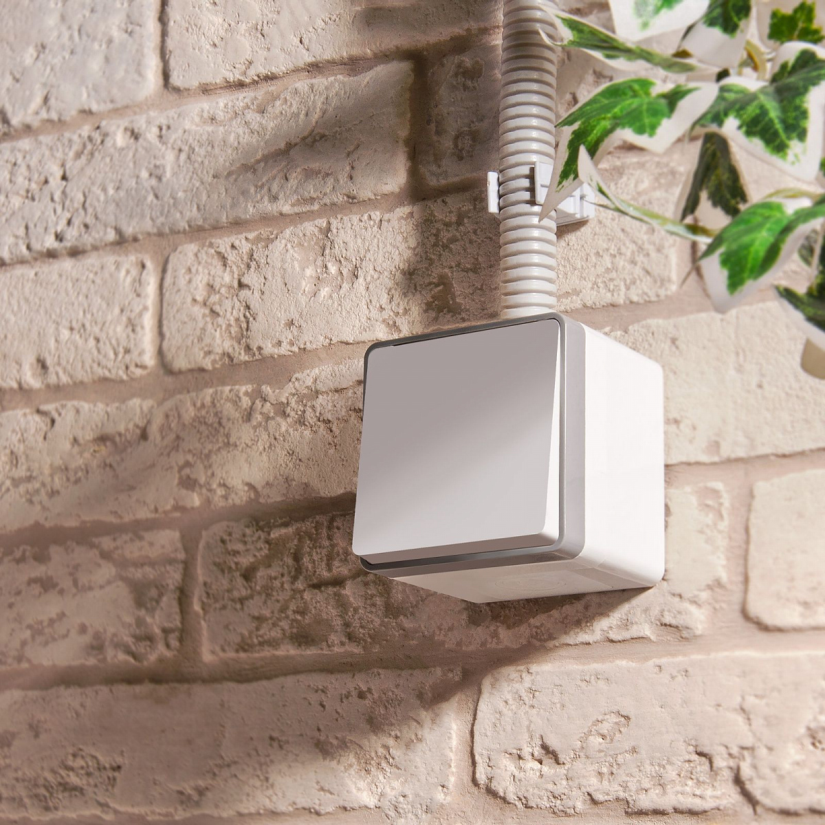 Выключатель одноклавишный влагозащищенный Gallant белый W5010201